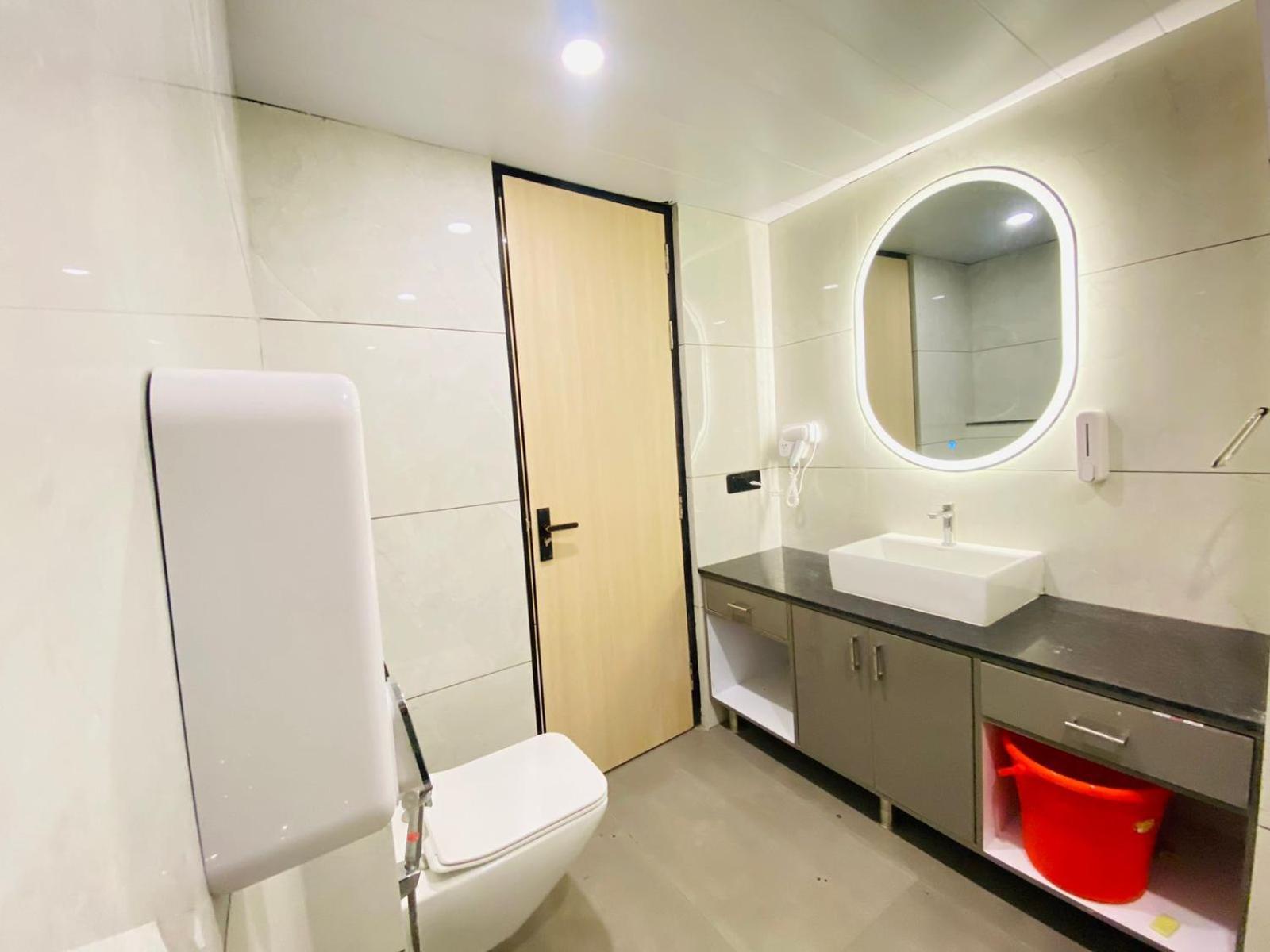 Hotel Holiday Grand Greater Noida Exterior foto