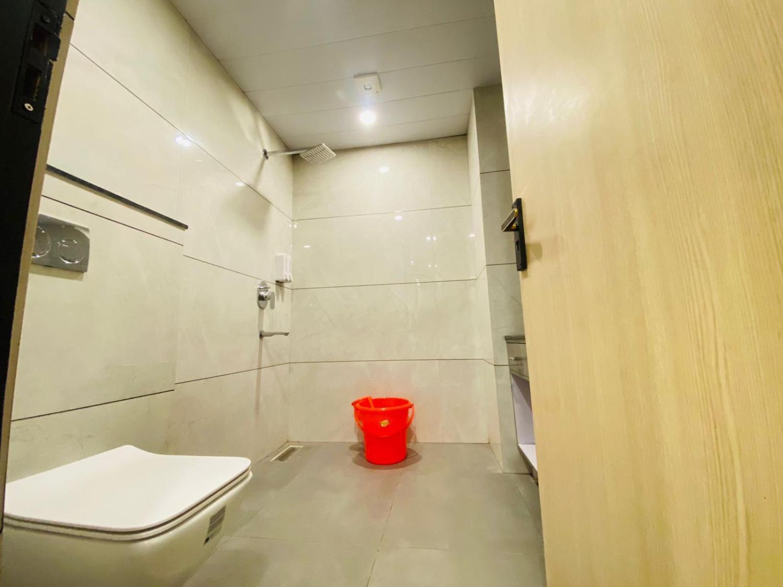 Hotel Holiday Grand Greater Noida Exterior foto