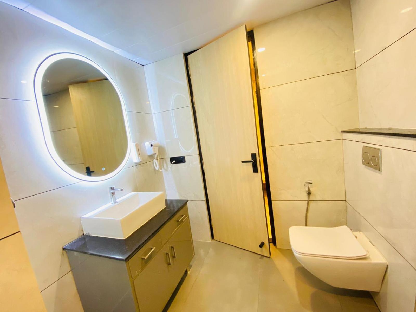 Hotel Holiday Grand Greater Noida Exterior foto