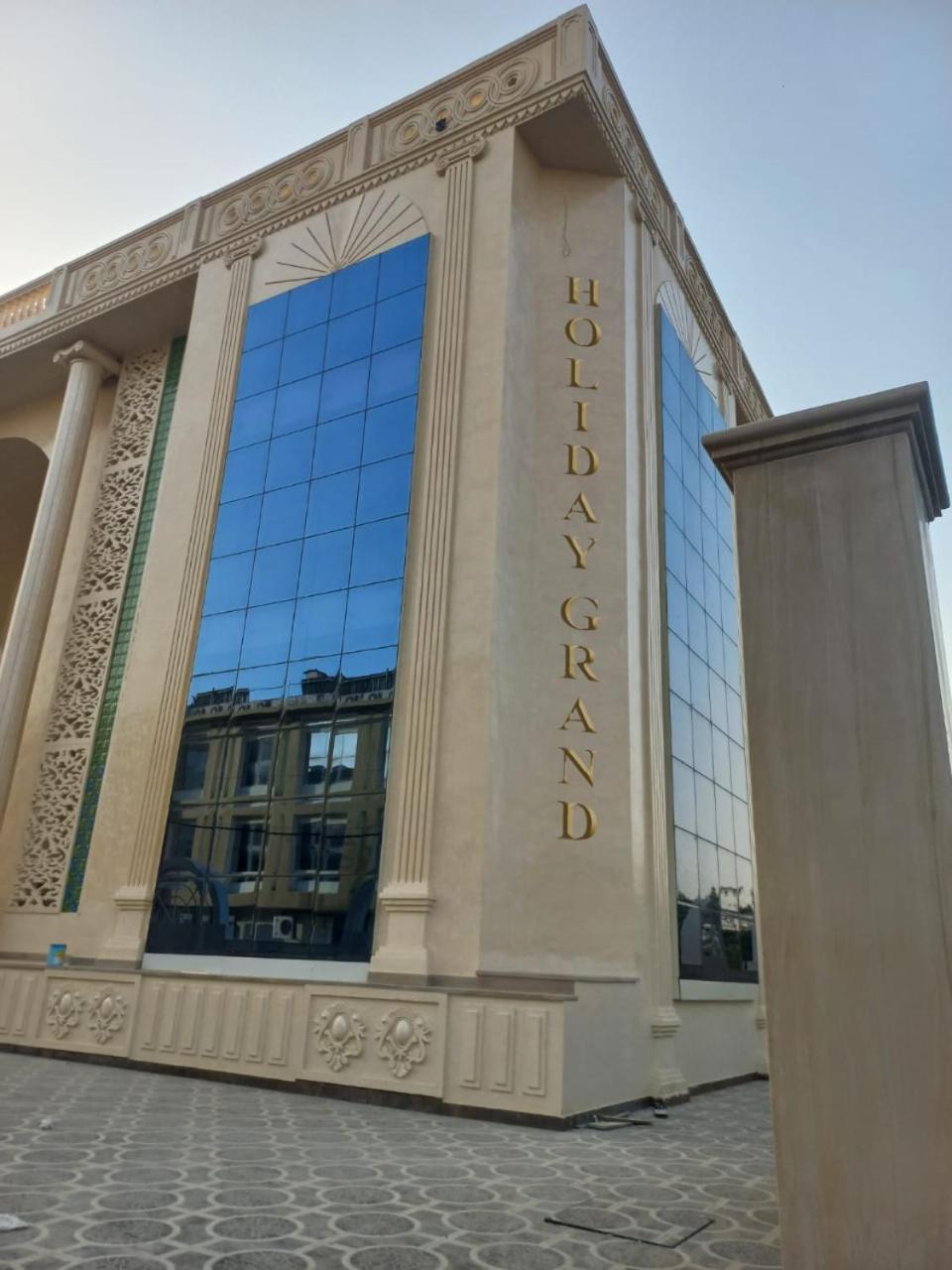 Hotel Holiday Grand Greater Noida Exterior foto
