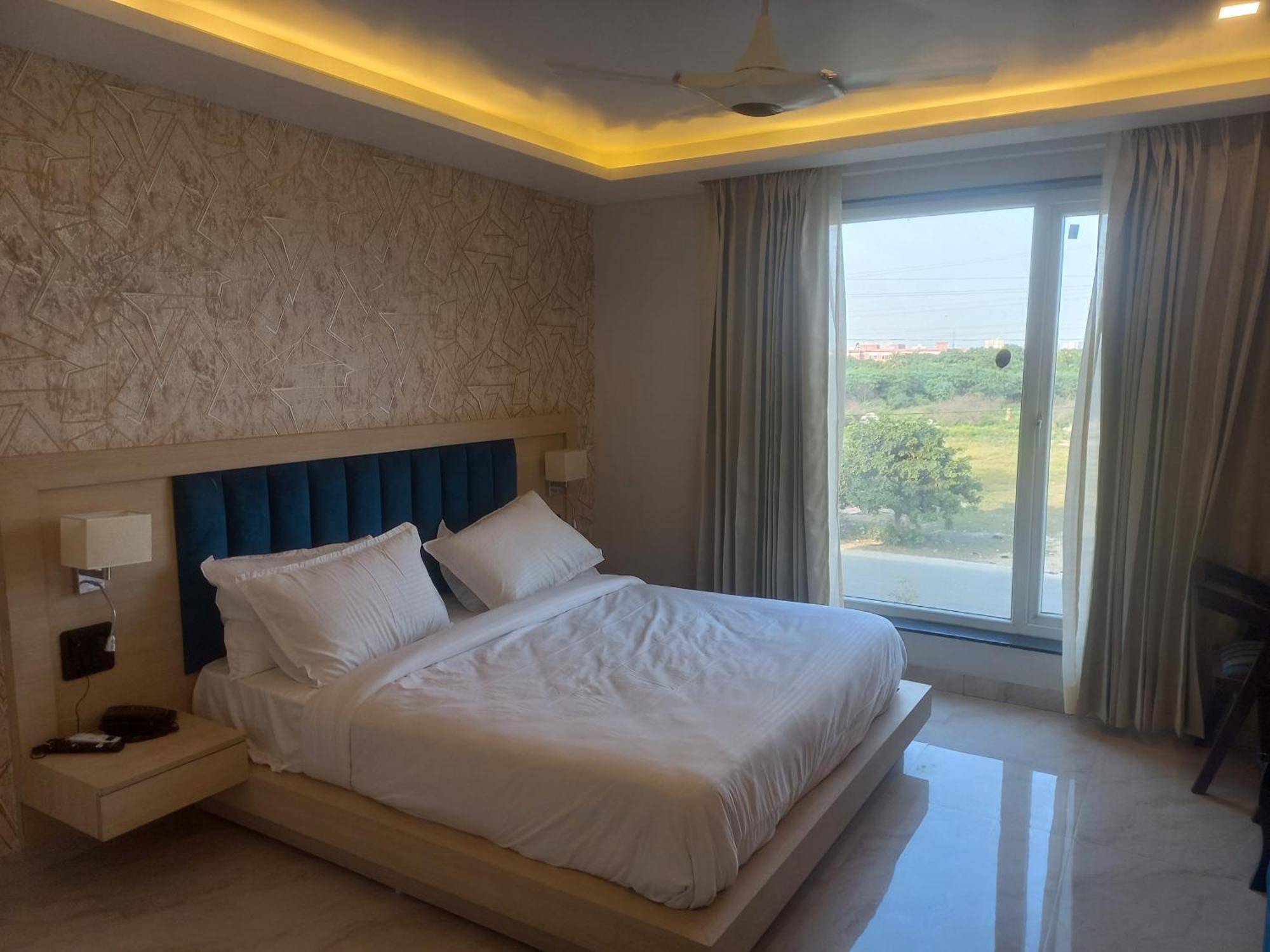 Hotel Holiday Grand Greater Noida Exterior foto